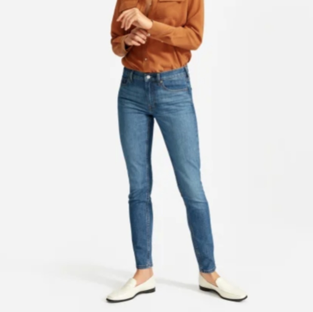 Everlane mid-rise skinny jean in mid blue